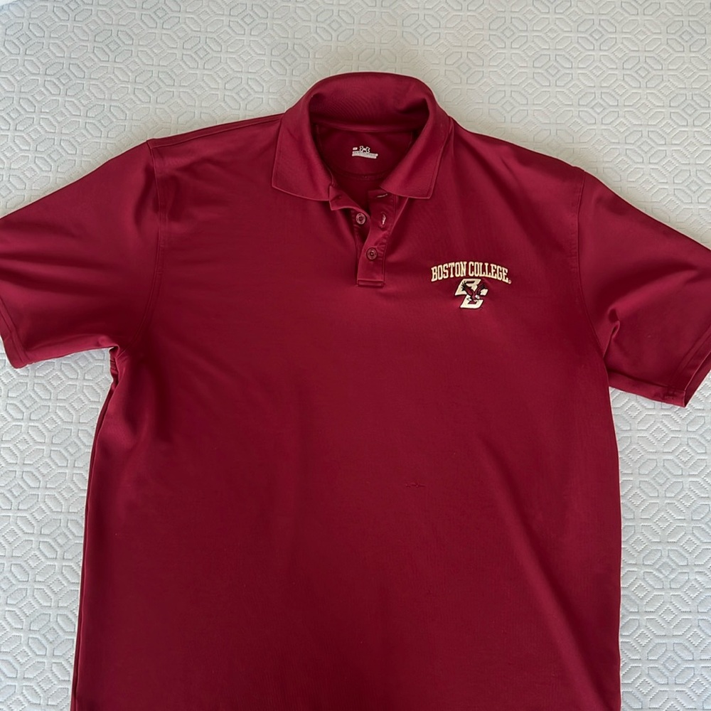 Vintage Boston College embroidered Under Armour size Medium maroon Golf Shirt